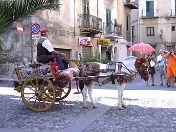 un tradizionale carretto siciliano